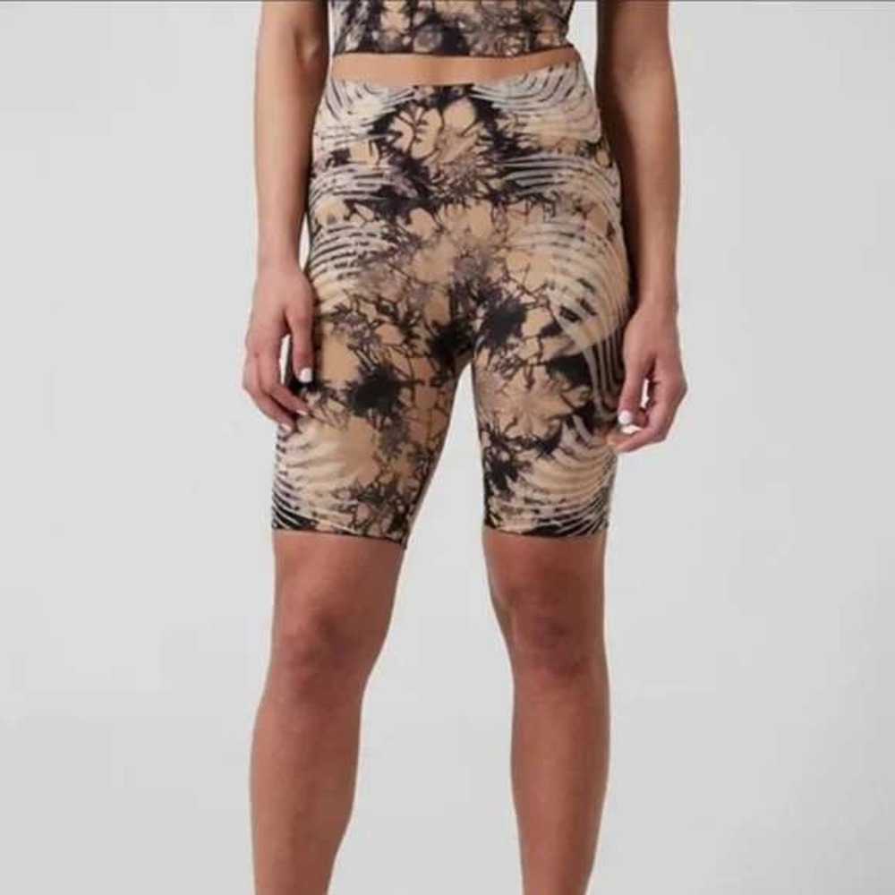 Athleta Motivate Seamless Tie Dye Bike‎ Shorts Women S Black Tan Athletic